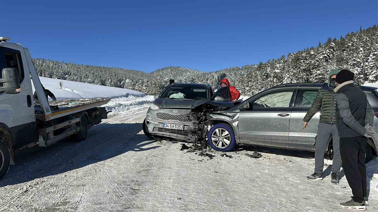 Kartalkaya yolunda 2 cip kafa kafaya çarpıştı
