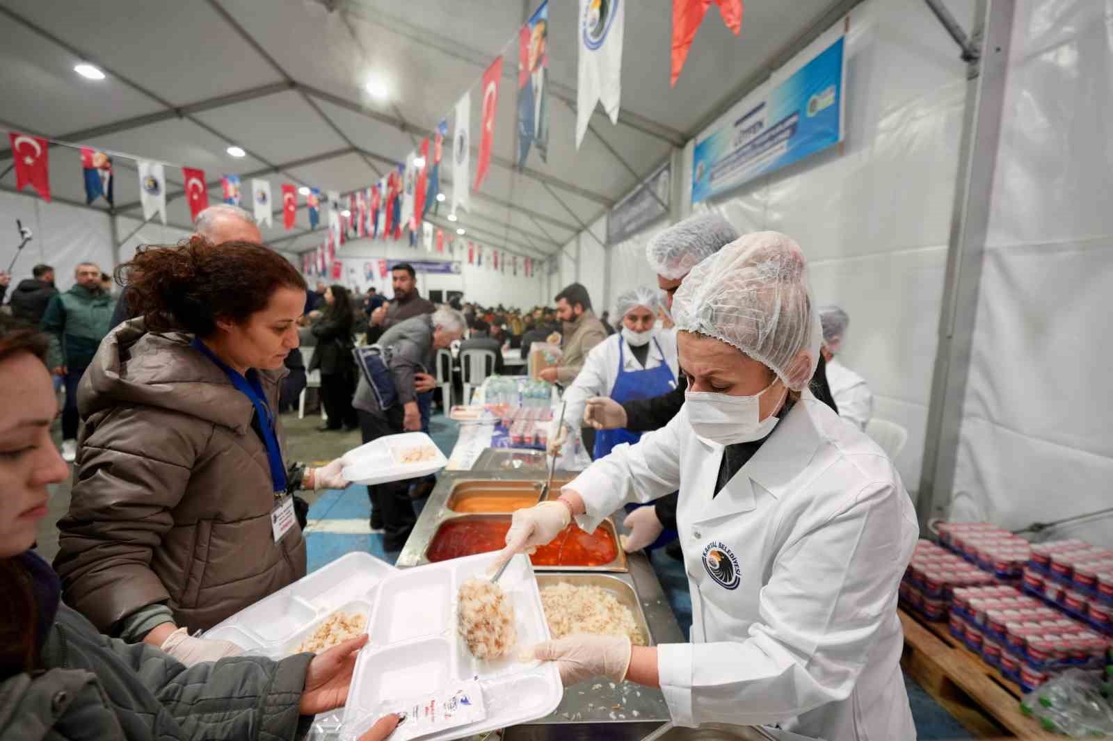 Kartallılar Ramazan’ın ilk iftarında aynı sofrada buluştu
