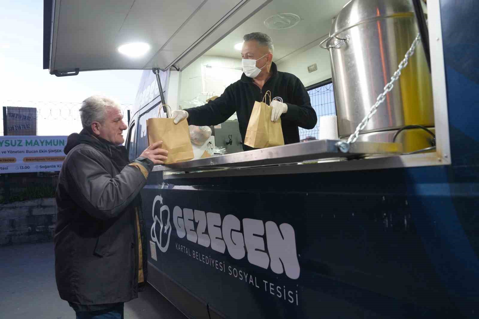 Kartallılar Ramazan’ın ilk iftarında aynı sofrada buluştu
