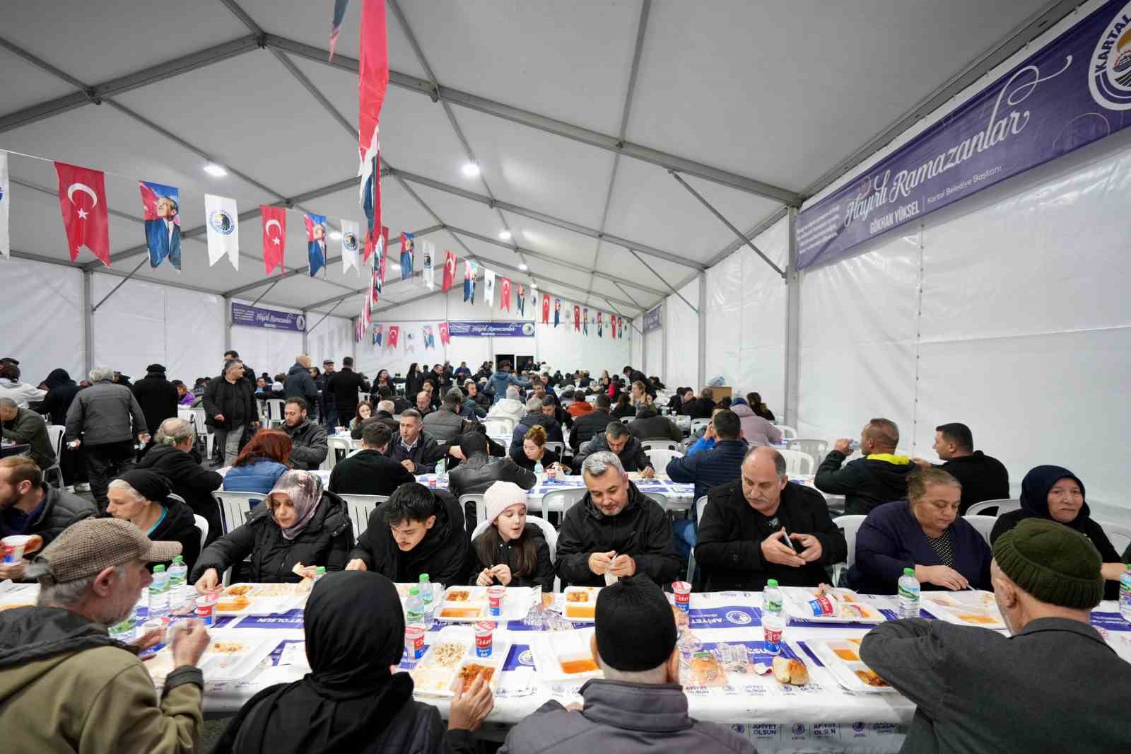 Kartallılar Ramazan’ın ilk iftarında aynı sofrada buluştu
