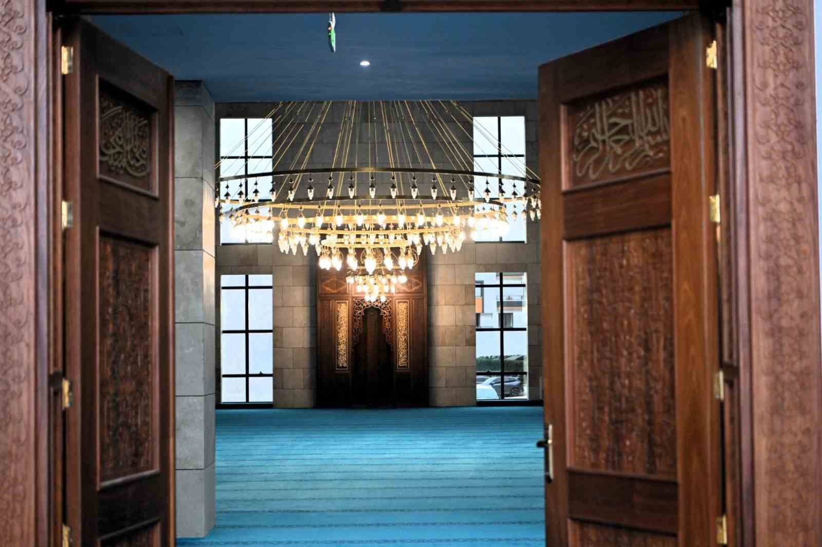 Kartepe Kent Meydanı Cami, ilk teravihle ibadete açılıyor
Kartepe Kent Meydanı Cami, ilk teravihle ibadete açılıyor