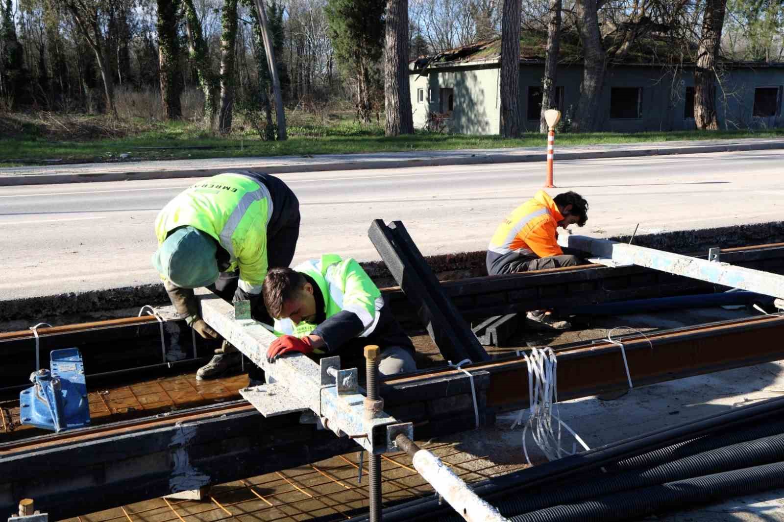Kartepe tramvay hattında ray döşeme çalışmaları başladı
