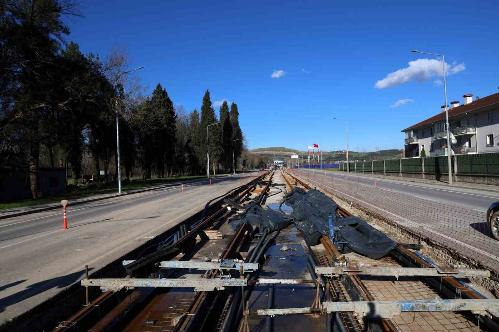 Kartepe tramvay hattında ray döşeme çalışmaları başladı
