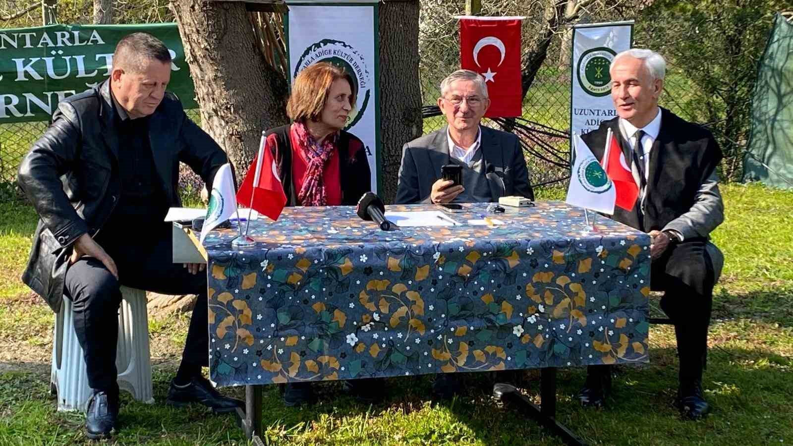 Kartepe’de "14 Mart Çerkes Dili ve Yazısı Günü" kutlandı
Kartepe’de "14 Mart Çerkes Dili ve Yazısı Günü" kutlandı