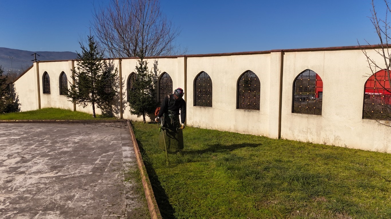 Kartepe’de bayram öncesi camilerde temizlik çalışması yapıldı
