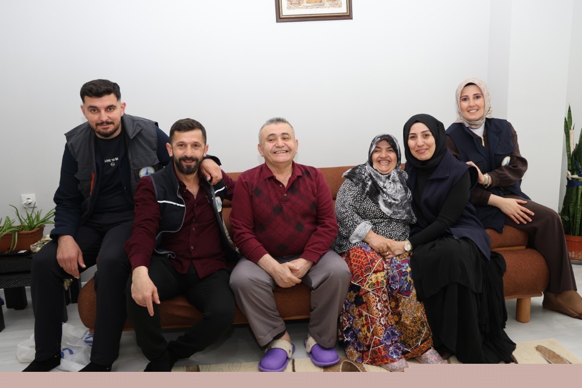 Kartepe’de bayramda gönüllere dokunan ziyaret
