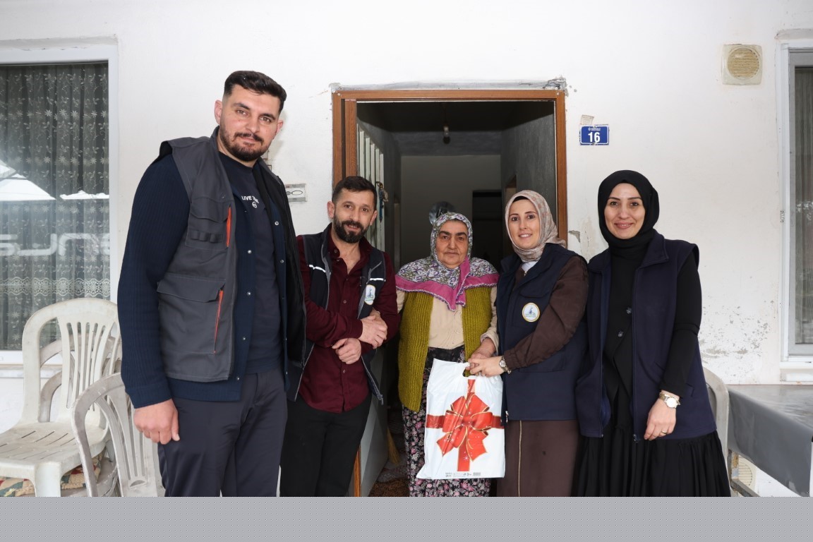 Kartepe’de bayramda gönüllere dokunan ziyaret
