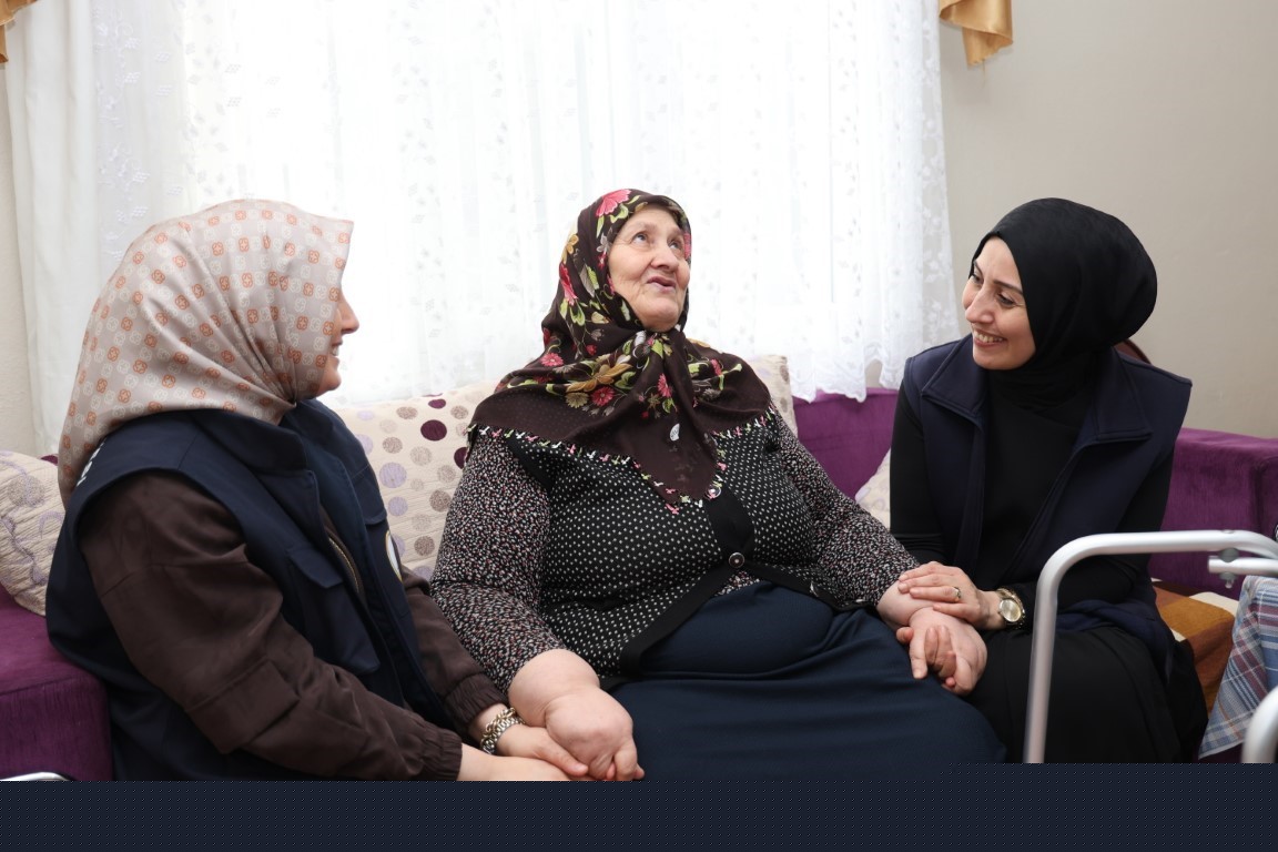 Kartepe’de bayramda gönüllere dokunan ziyaret
