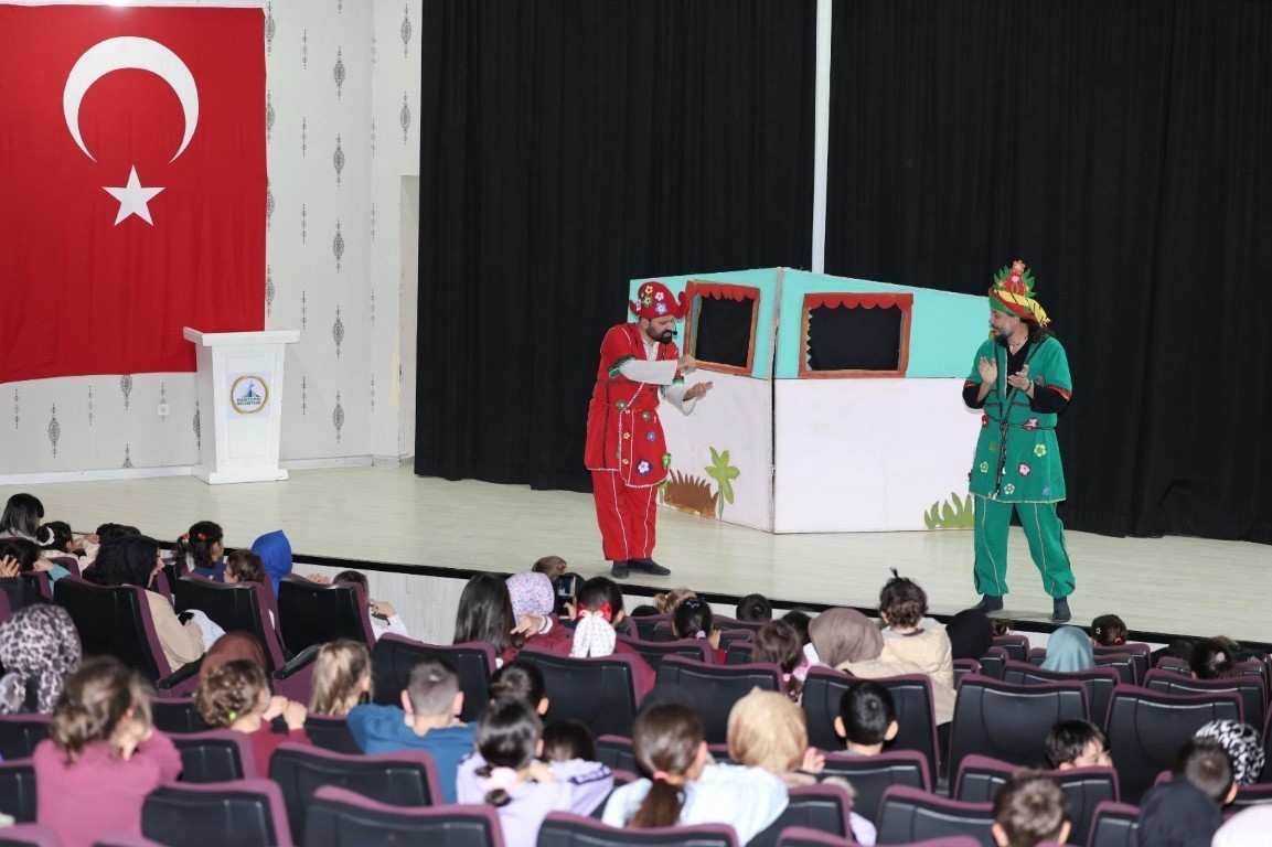 Kartepe’de çocuklar ramazan etkinliklerinde tiyatro oyunlarıyla buluştu
