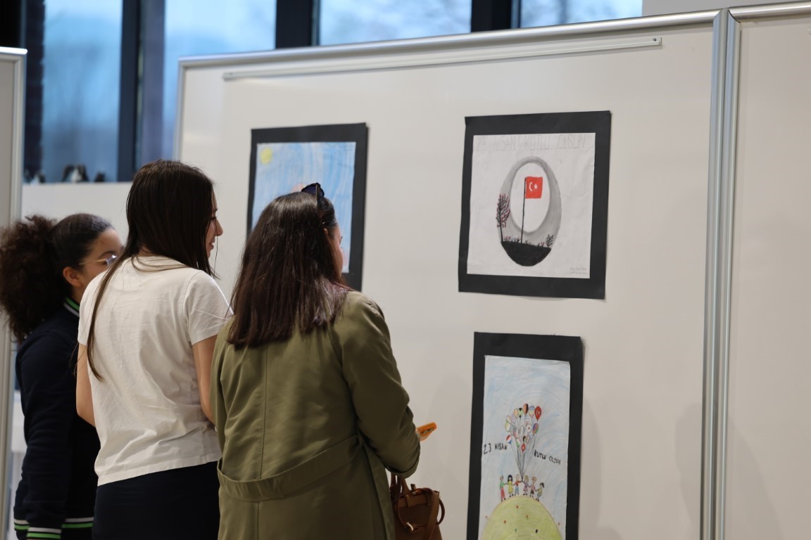 Kartepe’de öğrencilerin 23 Nisan temalı eserleri sergileniyor
