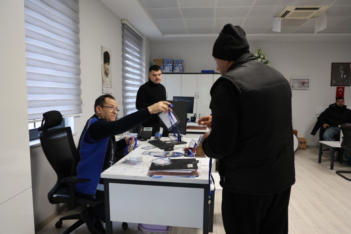 Kartepe’de Ramazan davulcularına görev kartı verildi
