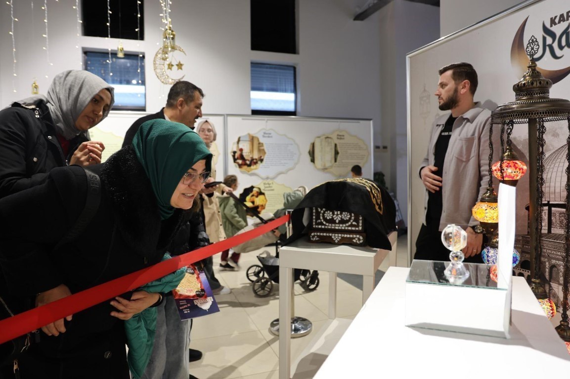 Kartepe’de "Sakal-ı Şerif" ve Kabe örtüsü ziyarete açıldı
