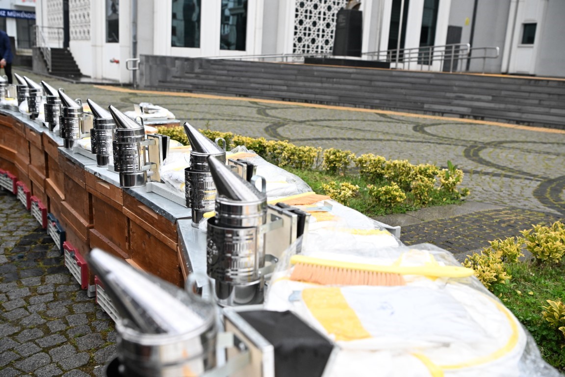 Kartepe’de üreticilere arıcılık ve ekipman desteği sağlandı
