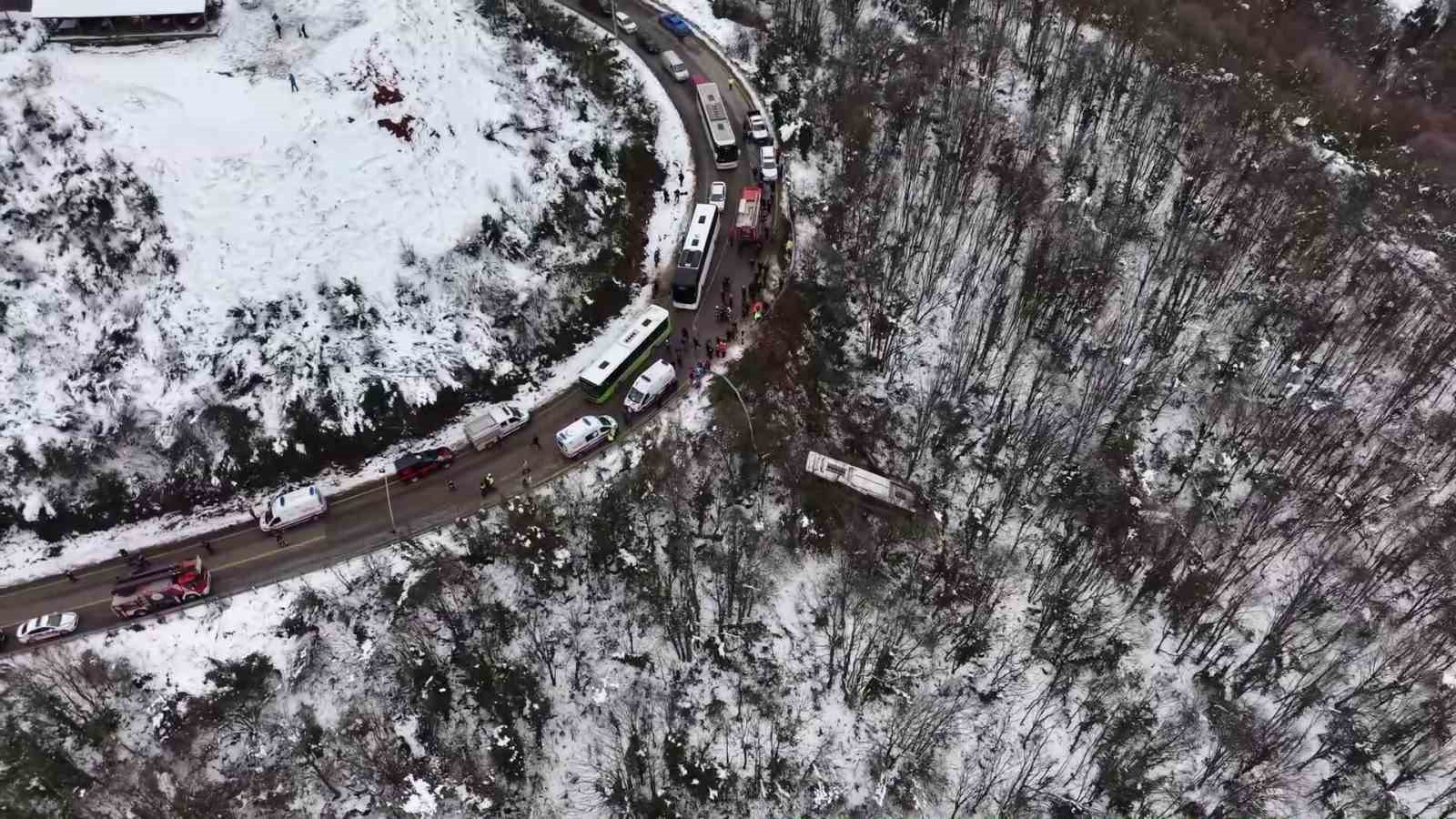 Kartepe’nin zirvesinden inerken otobüs şarampole uçtu: 22 yaralı
