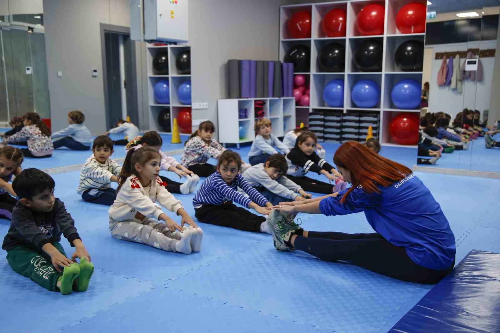 Kaş Ova Spor Salonu Kaşlı çocukların ortak buluşma noktası oldu
Kaş Ova Spor Salonu Kaşlı çocukların ortak buluşma noktası oldu