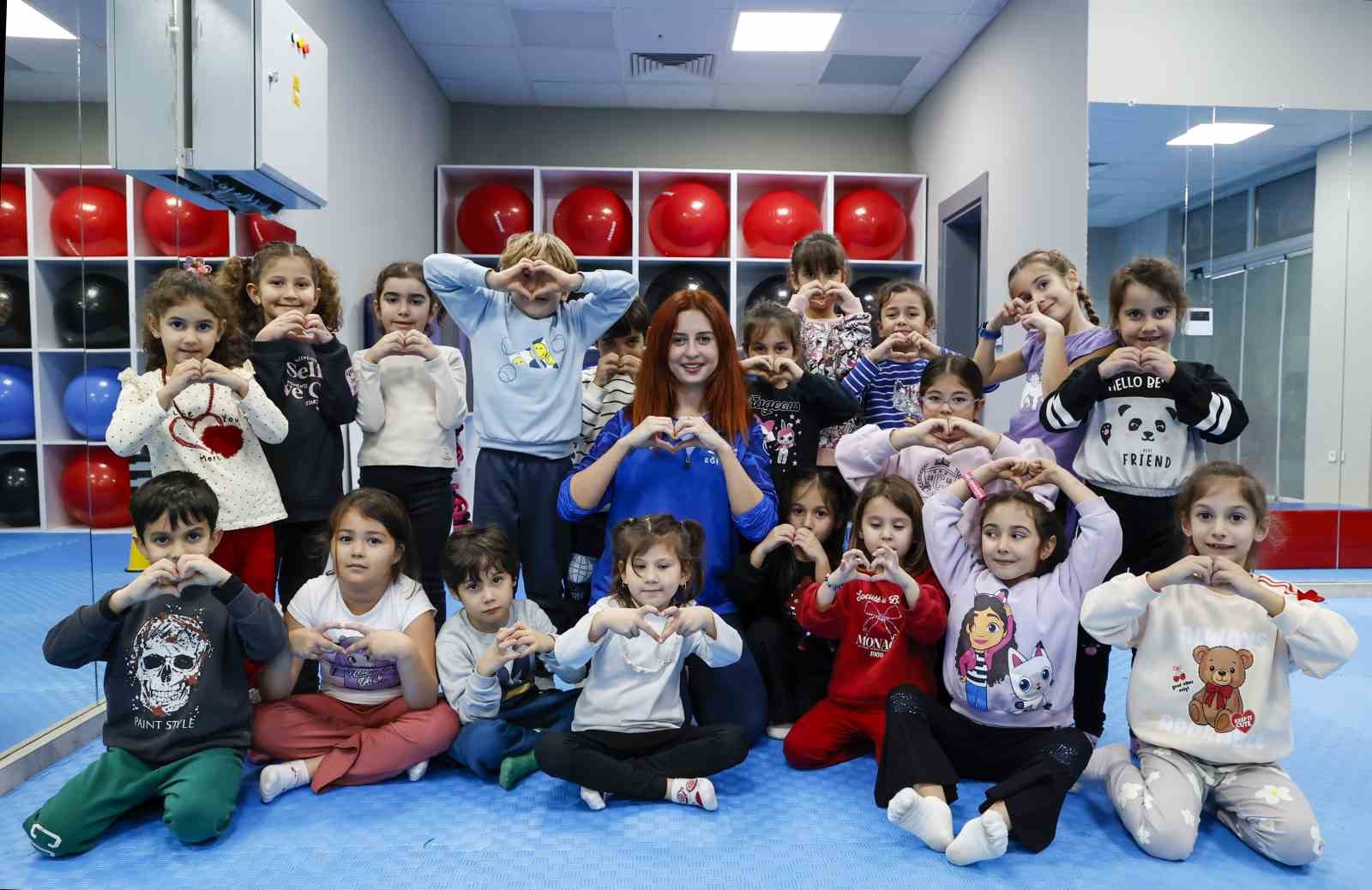 Kaş Ova Spor Salonu Kaşlı çocukların ortak buluşma noktası oldu
Kaş Ova Spor Salonu Kaşlı çocukların ortak buluşma noktası oldu