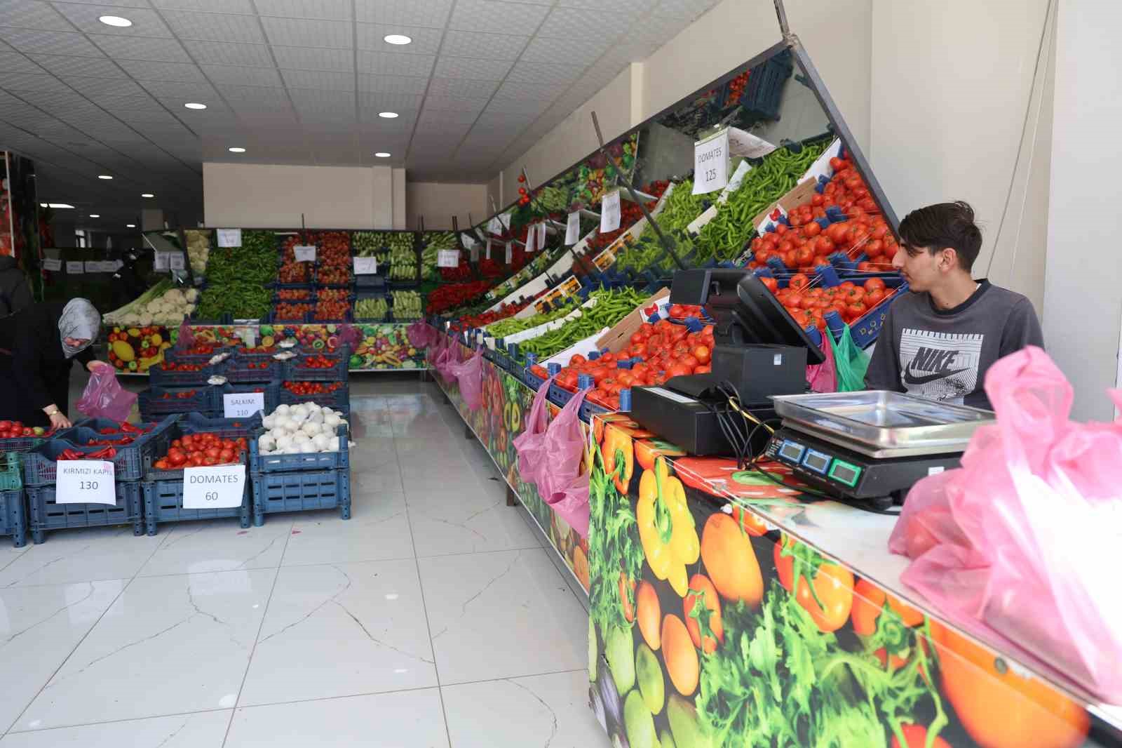 Kasada kimse yokken parasını bırakan müşteriye esnaftan teşekkür
