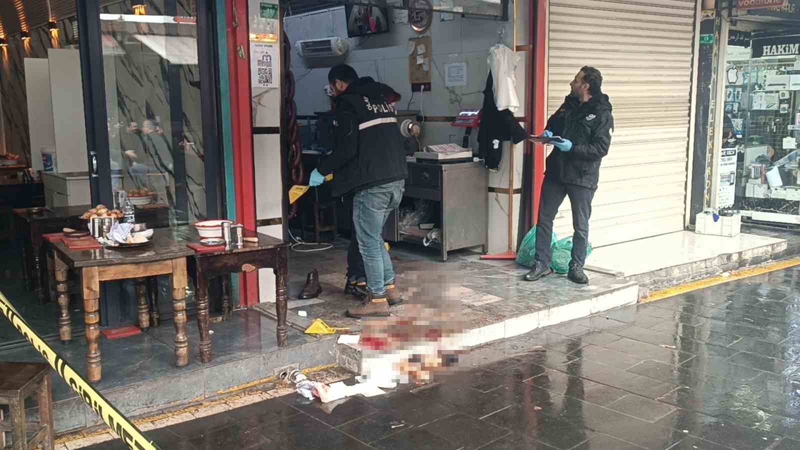 Kasap dükkanına silahlı saldırı: 2 yaralı
