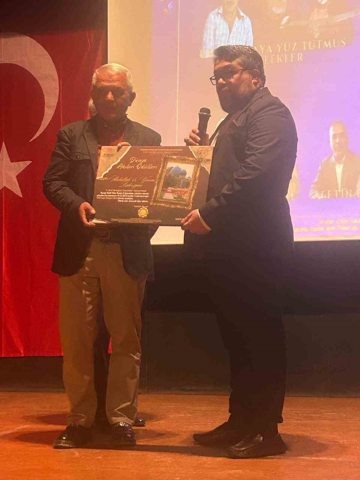 Kasap Halil Usta’nın sahipleri Bakışgan kardeşlere dünya ahilik ödülü
Kasap Halil Usta’nın sahipleri Bakışgan kardeşlere dünya ahilik ödülü