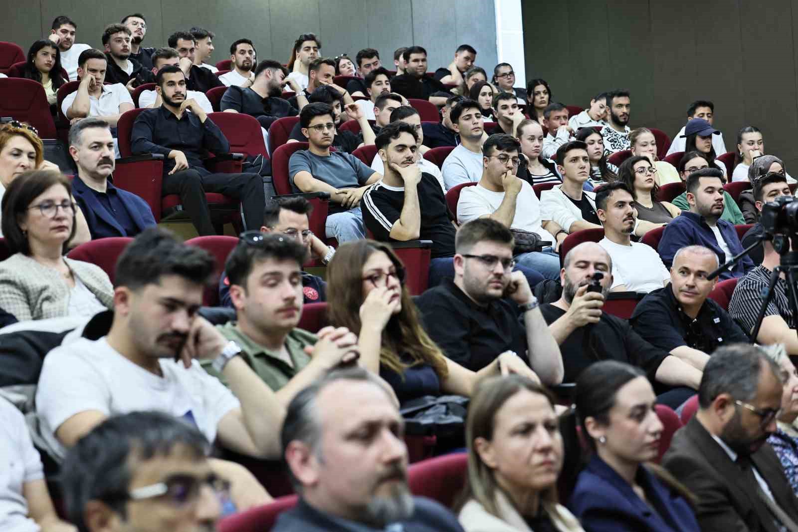 Kasapoğlu kamu yönetimi öğrencileriyle buluştu
