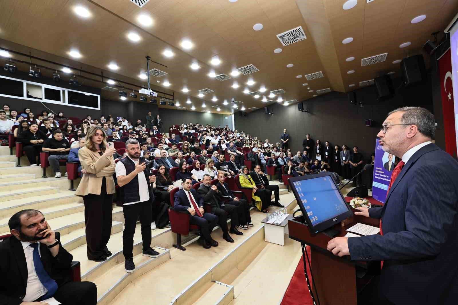 Kasapoğlu kamu yönetimi öğrencileriyle buluştu
