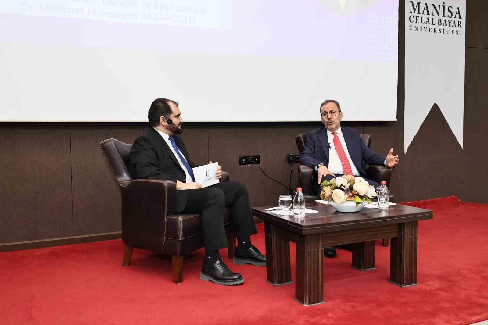 Kasapoğlu kamu yönetimi öğrencileriyle buluştu
