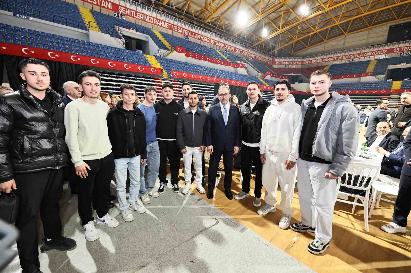 Kasapoğlu, Manisalılarla iftar sofrasında buluştu
