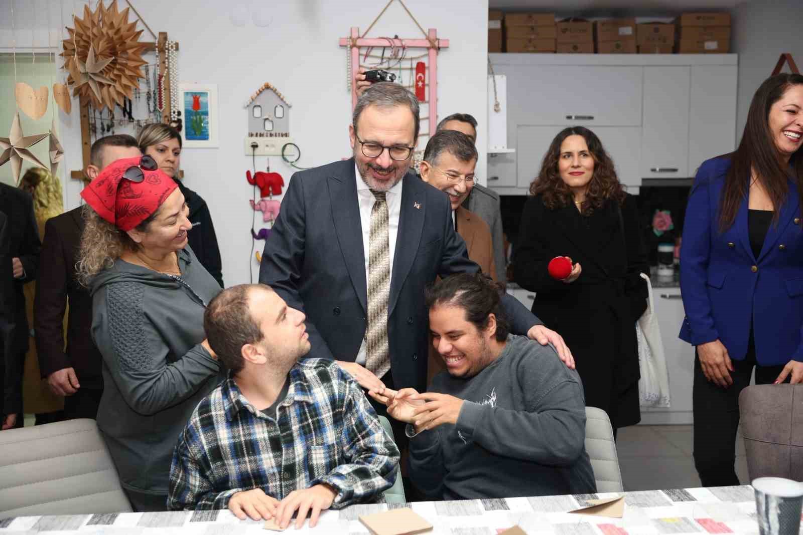 Kasapoğlu: "Mesele mevzuat değil, hayatın kendisi"
Kasapoğlu: "Mesele mevzuat değil, hayatın kendisi"