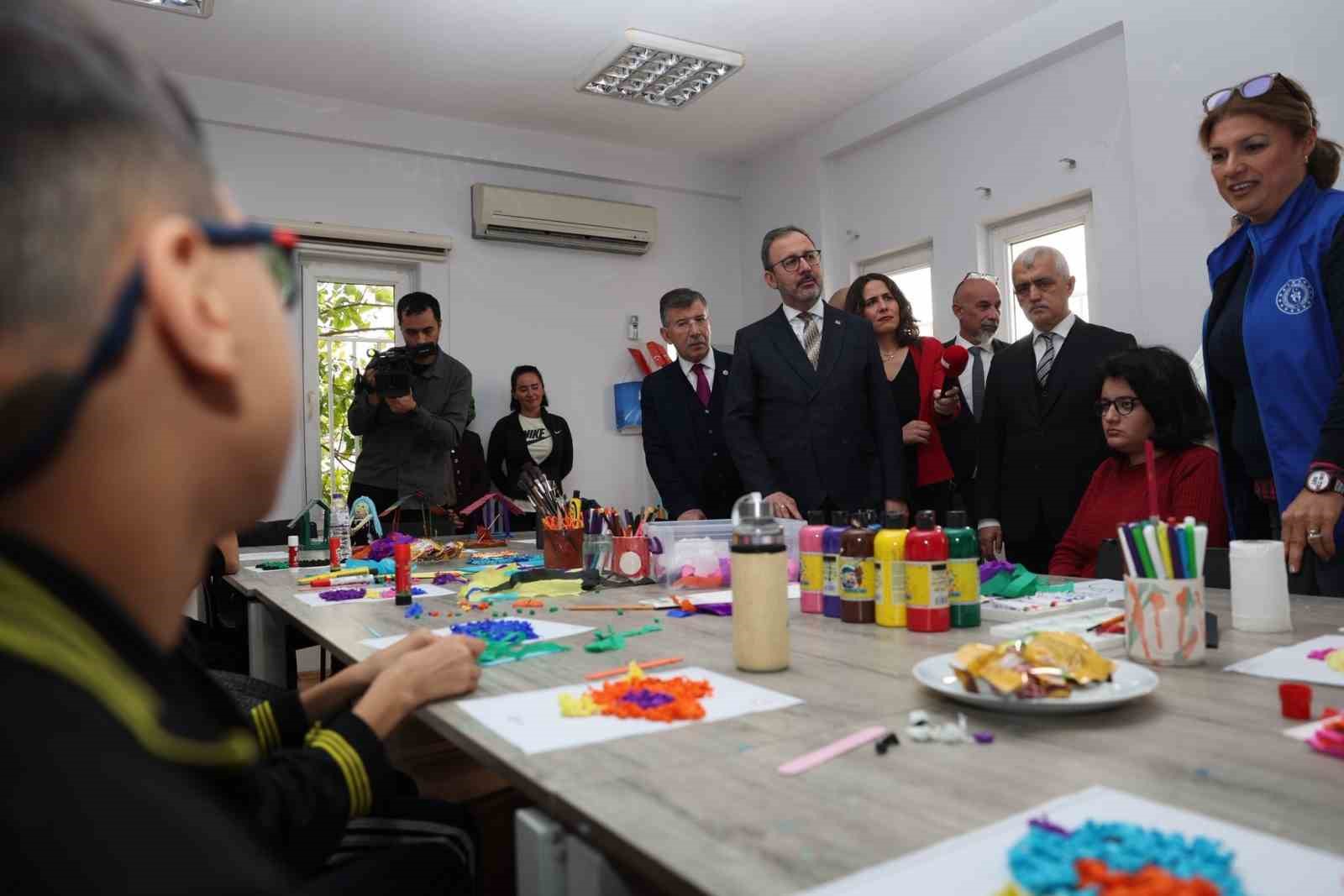 Kasapoğlu: "Mesele mevzuat değil, hayatın kendisi"
Kasapoğlu: "Mesele mevzuat değil, hayatın kendisi"
