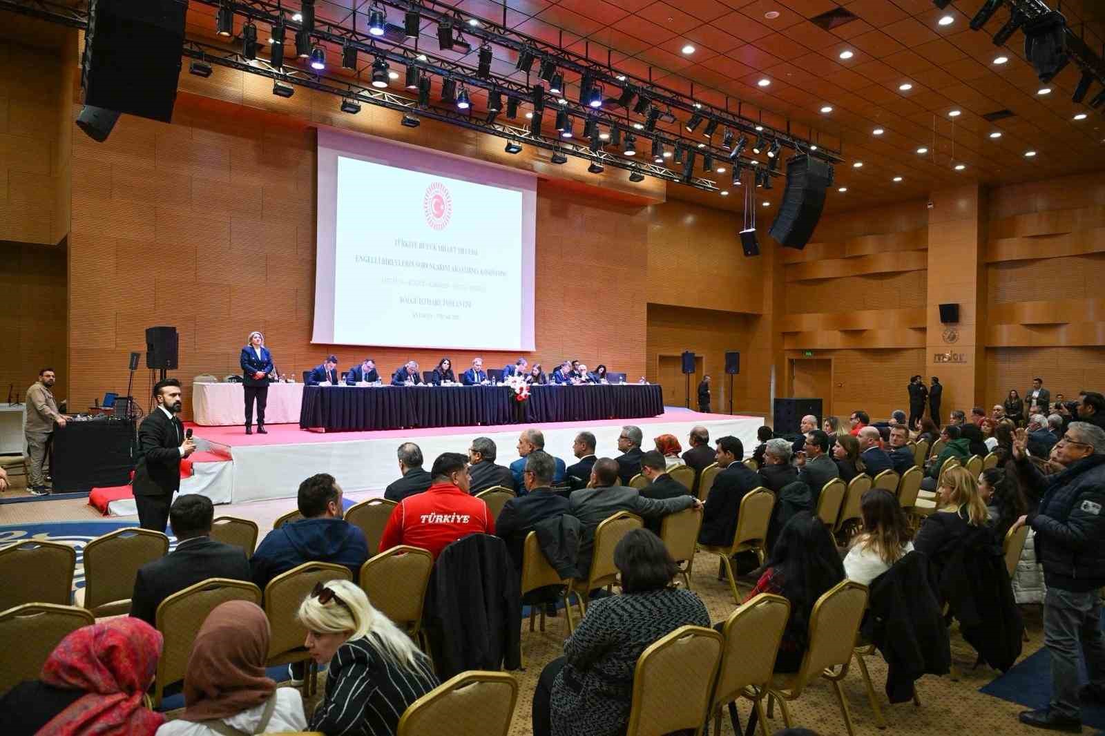 Kasapoğlu: "Mesele mevzuat değil, hayatın kendisi"
Kasapoğlu: "Mesele mevzuat değil, hayatın kendisi"