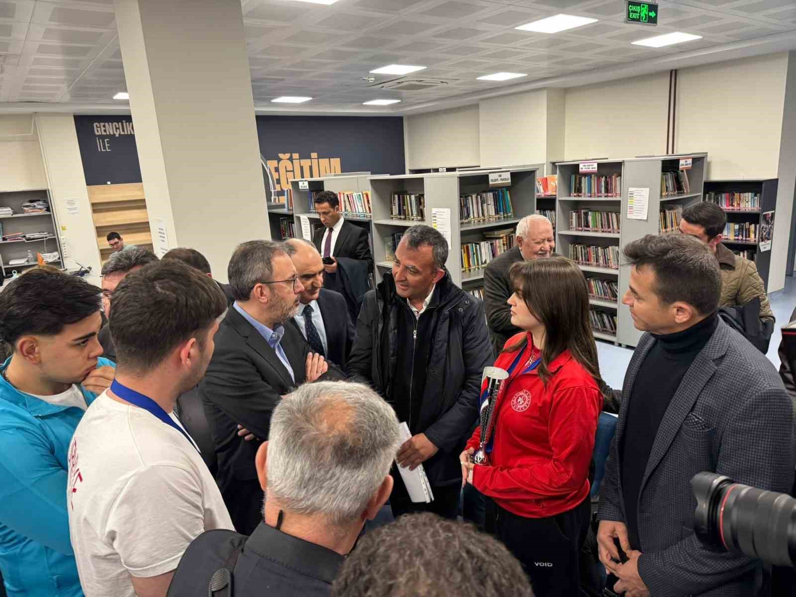 Kasapoğlu ve Özkan’dan Alaşehirli öğrencilere tebrik
