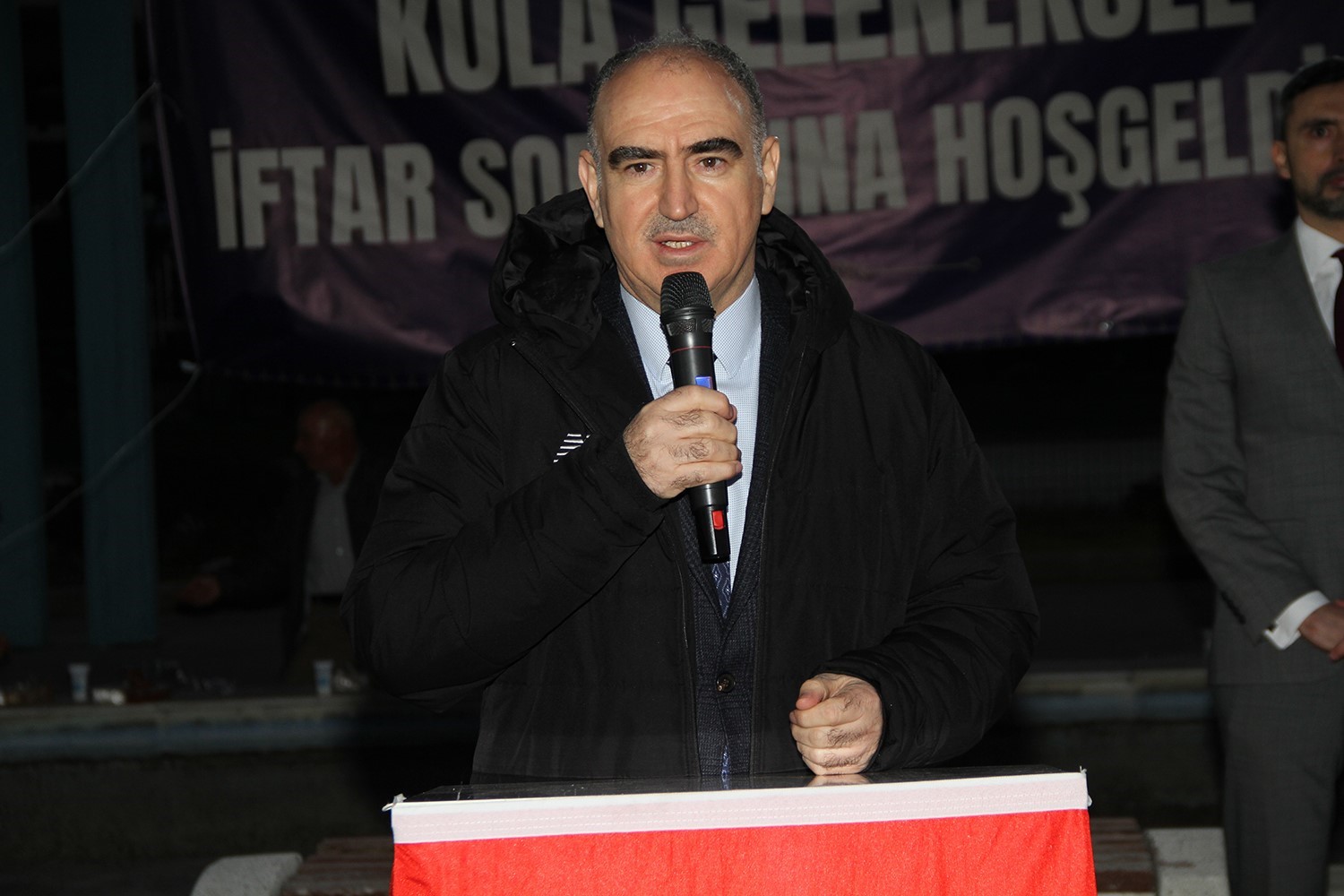 Kasapoğlu ve Vali Özkan vatandaşlarla iftarda buluştu
