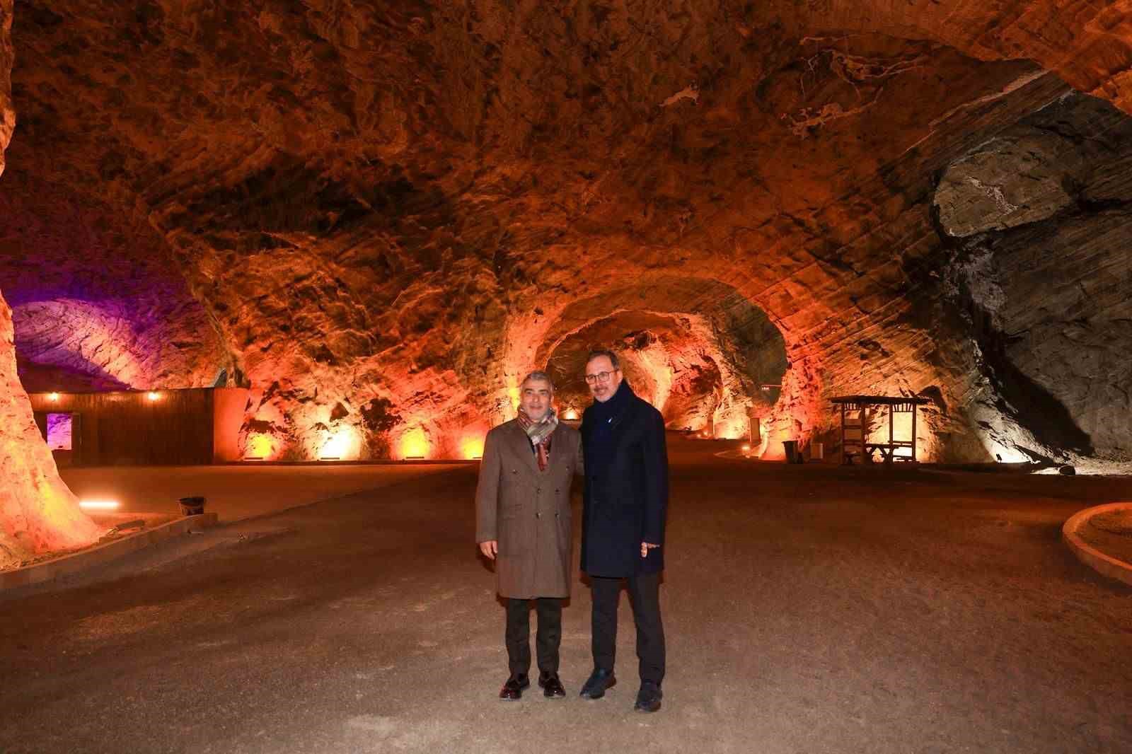 Kasapoğlu’ndan Tuzluca Tuz Mağaraları’na övgü: "Mutlaka gidin görün"
