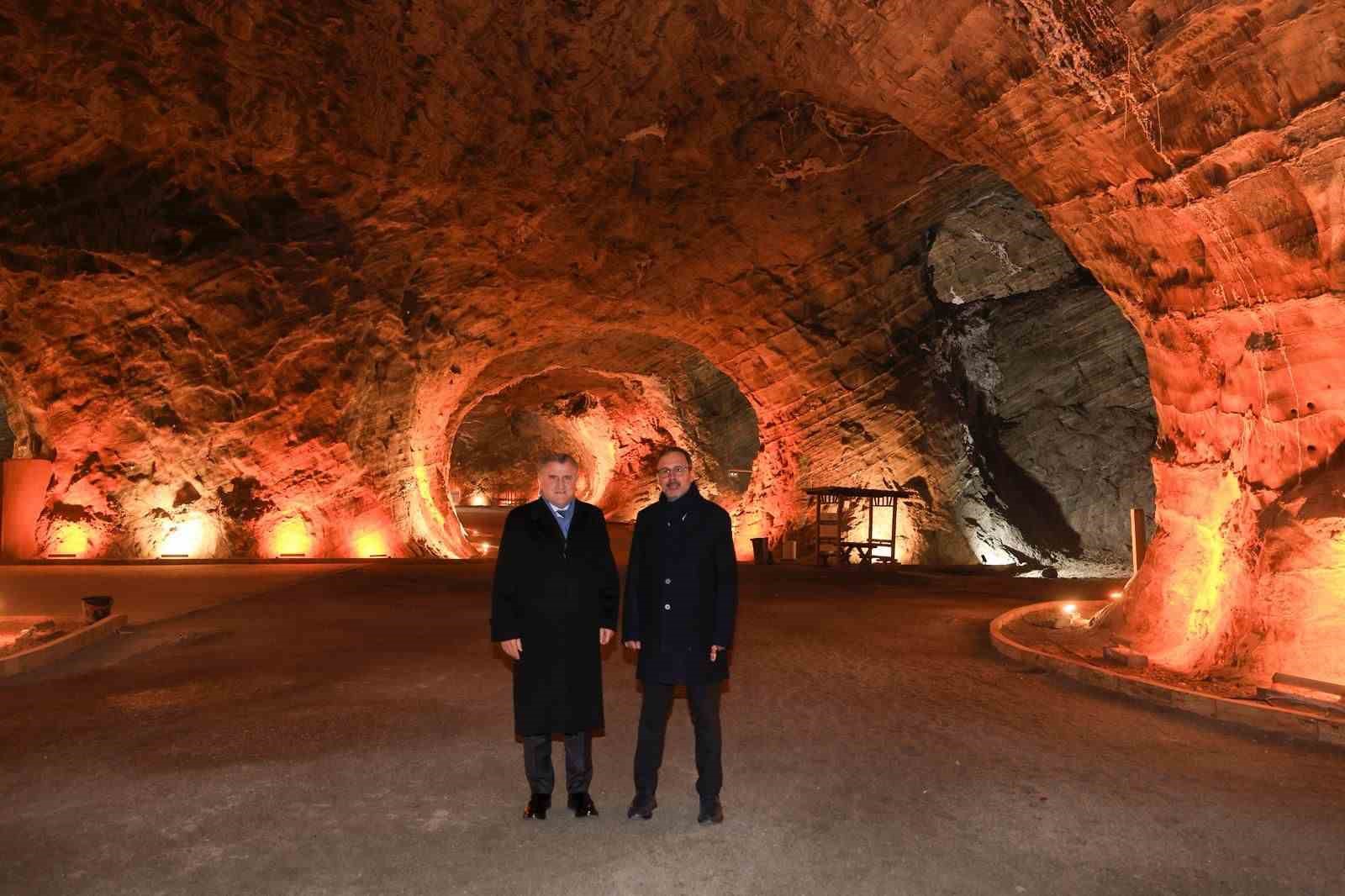 Kasapoğlu’ndan Tuzluca Tuz Mağaraları’na övgü: "Mutlaka gidin görün"
