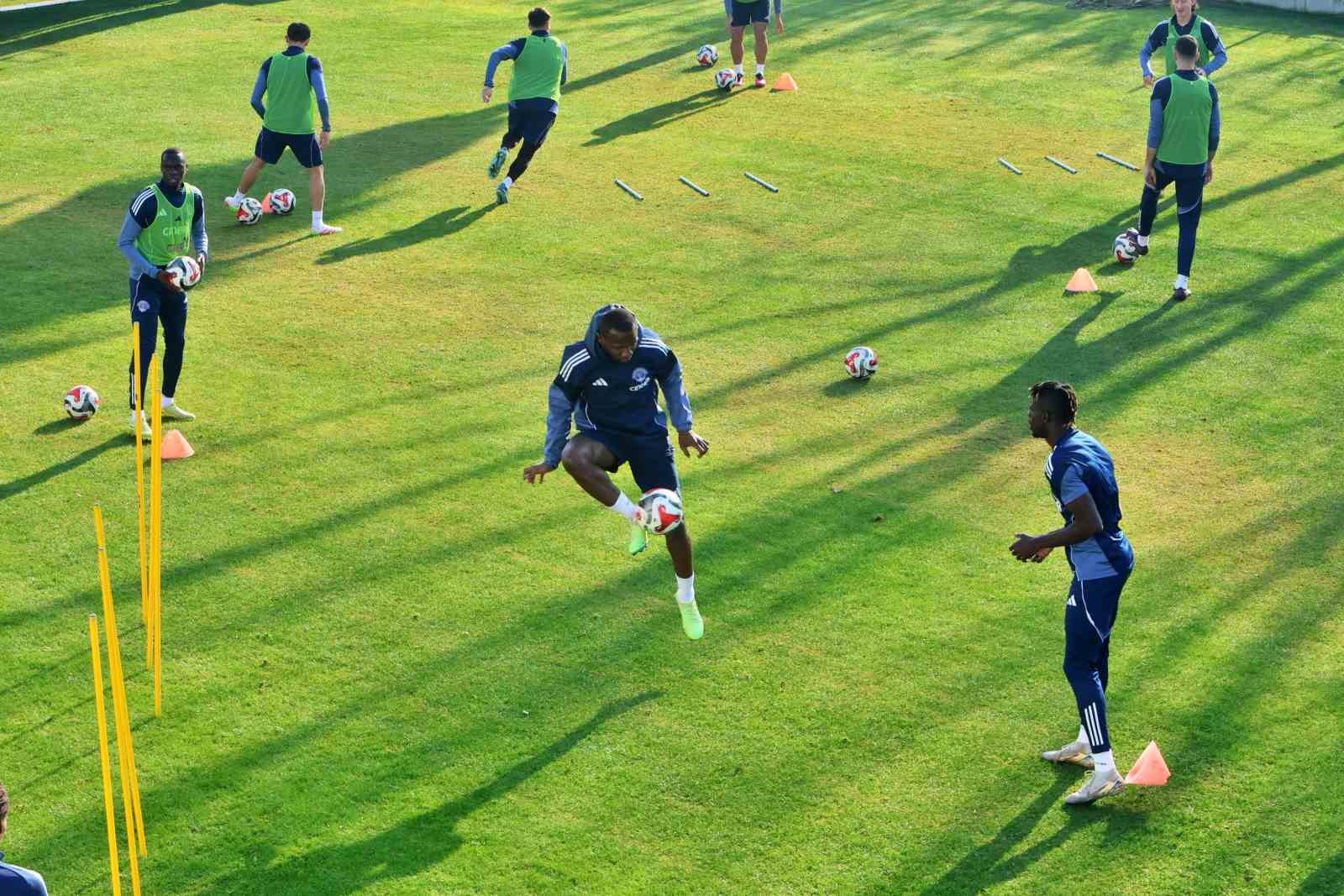 Kasımpaşa, devre arası çalışmalarını Antalya’da sürdürüyor
