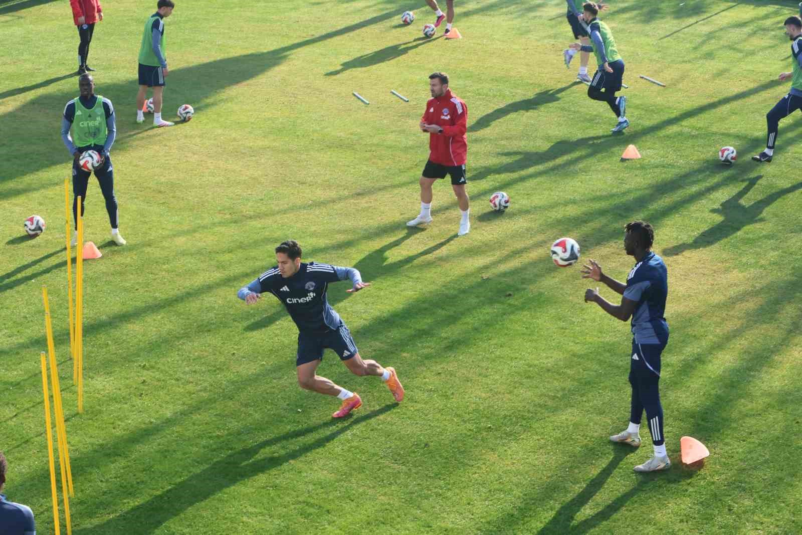 Kasımpaşa, devre arası çalışmalarını Antalya’da sürdürüyor
