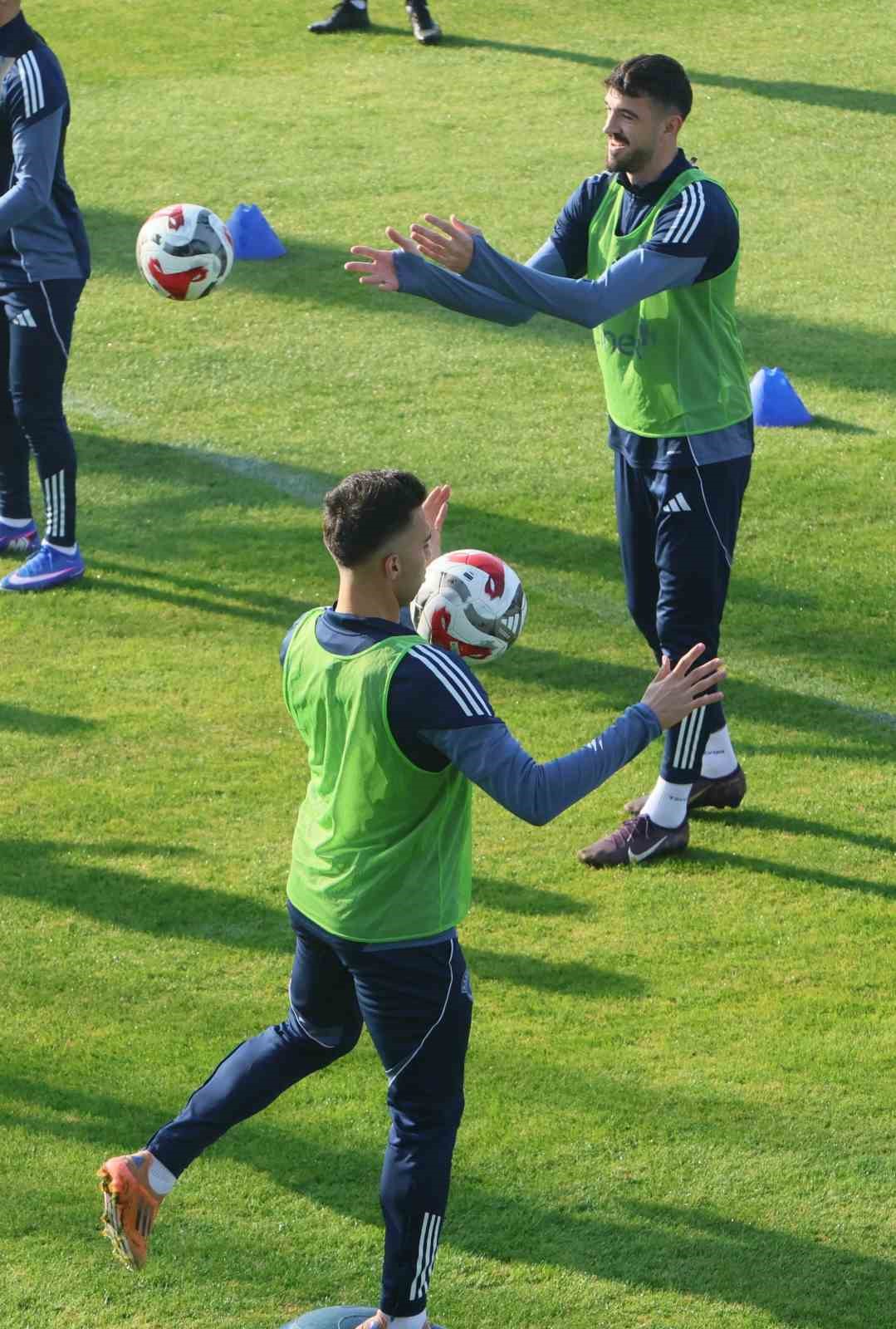 Kasımpaşa, devre arası çalışmalarını Antalya’da sürdürüyor
