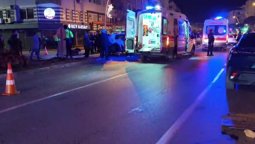 Kaskını kız arkadaşına verdiği feci kazada hayatını kaybetti
