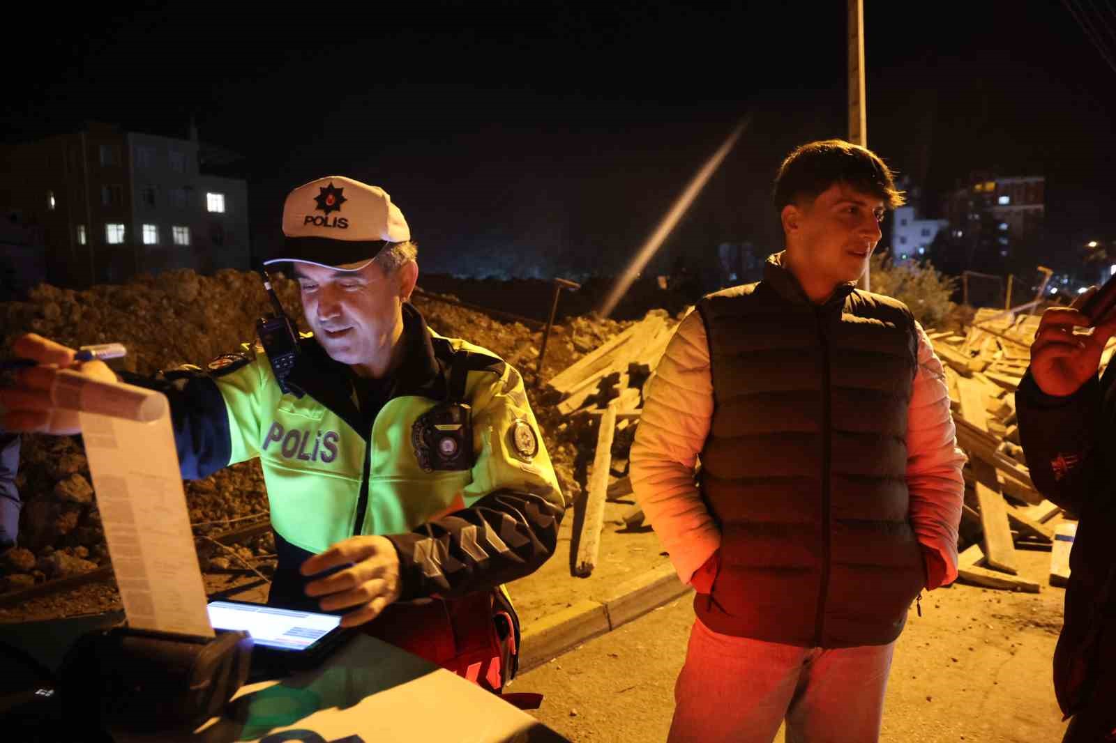 Kasksız sürücüden polise ilginç teklif: "Cezayı bana değil, plakaya yazın"
