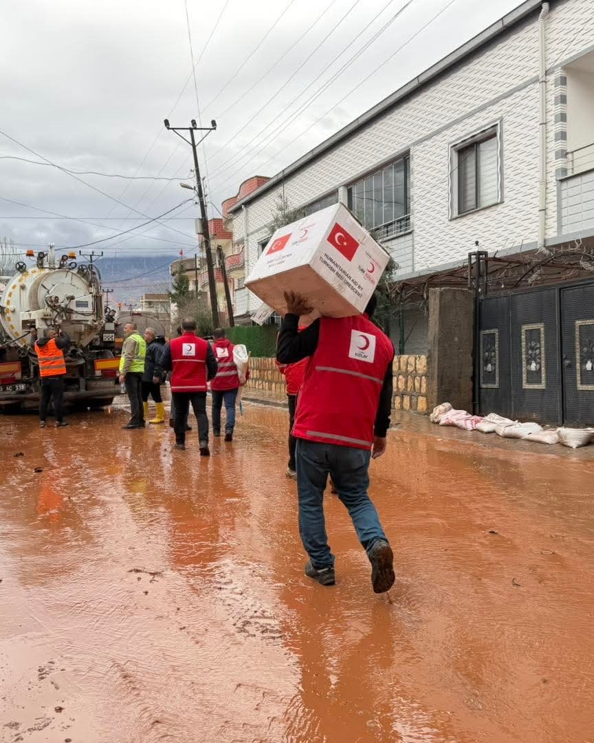 Kasrik selle sarsıldı, Kızılay yaraları sarmak için çalışma başlattı
