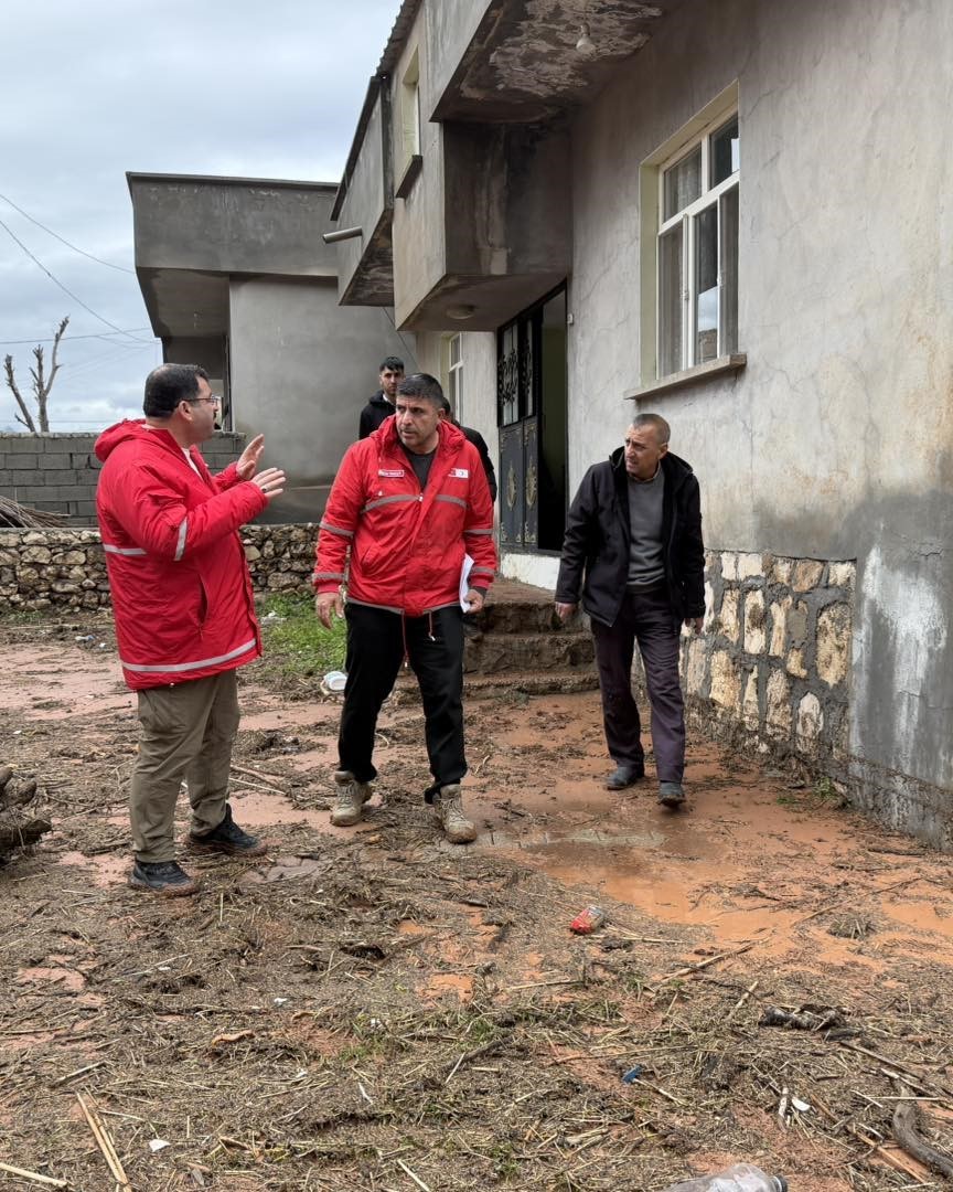 Kasrik selle sarsıldı, Kızılay yaraları sarmak için çalışma başlattı
