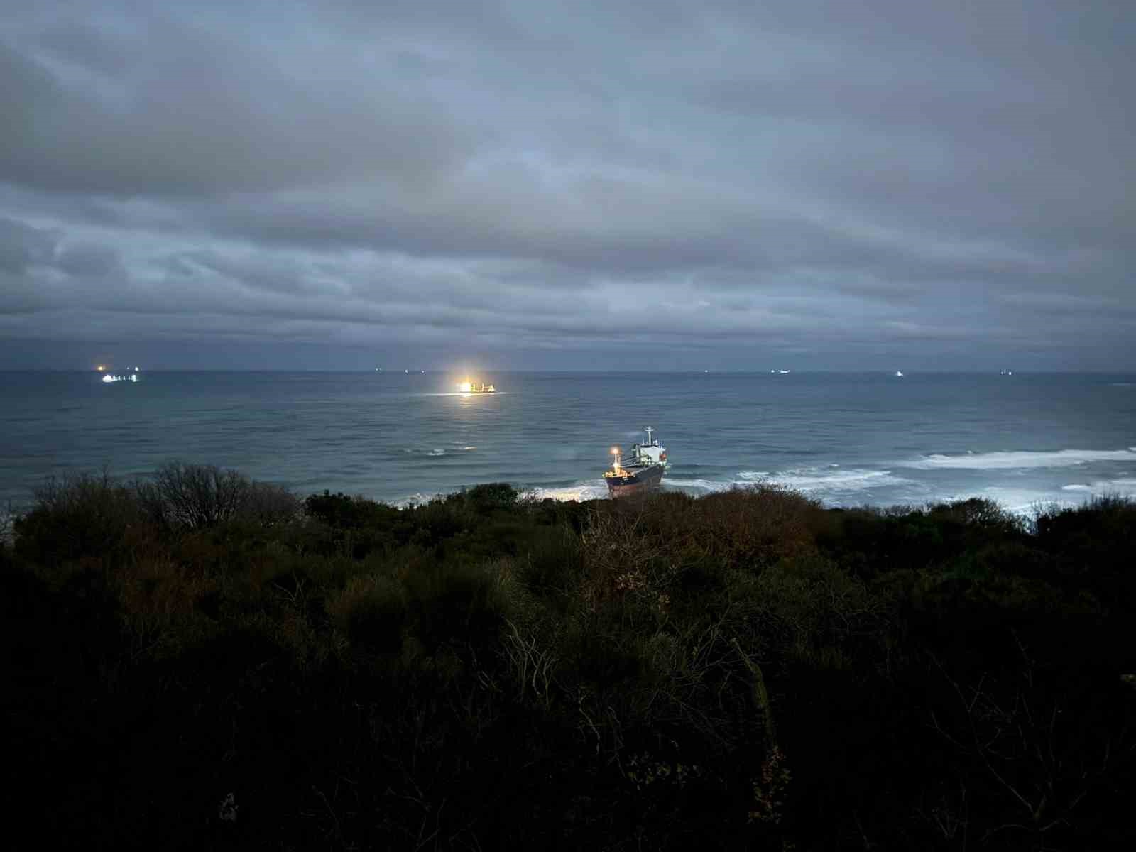 Kastamonu açıklarında 10 gün önce vurulan gemi Sarıyer açıklarında karaya oturdu

