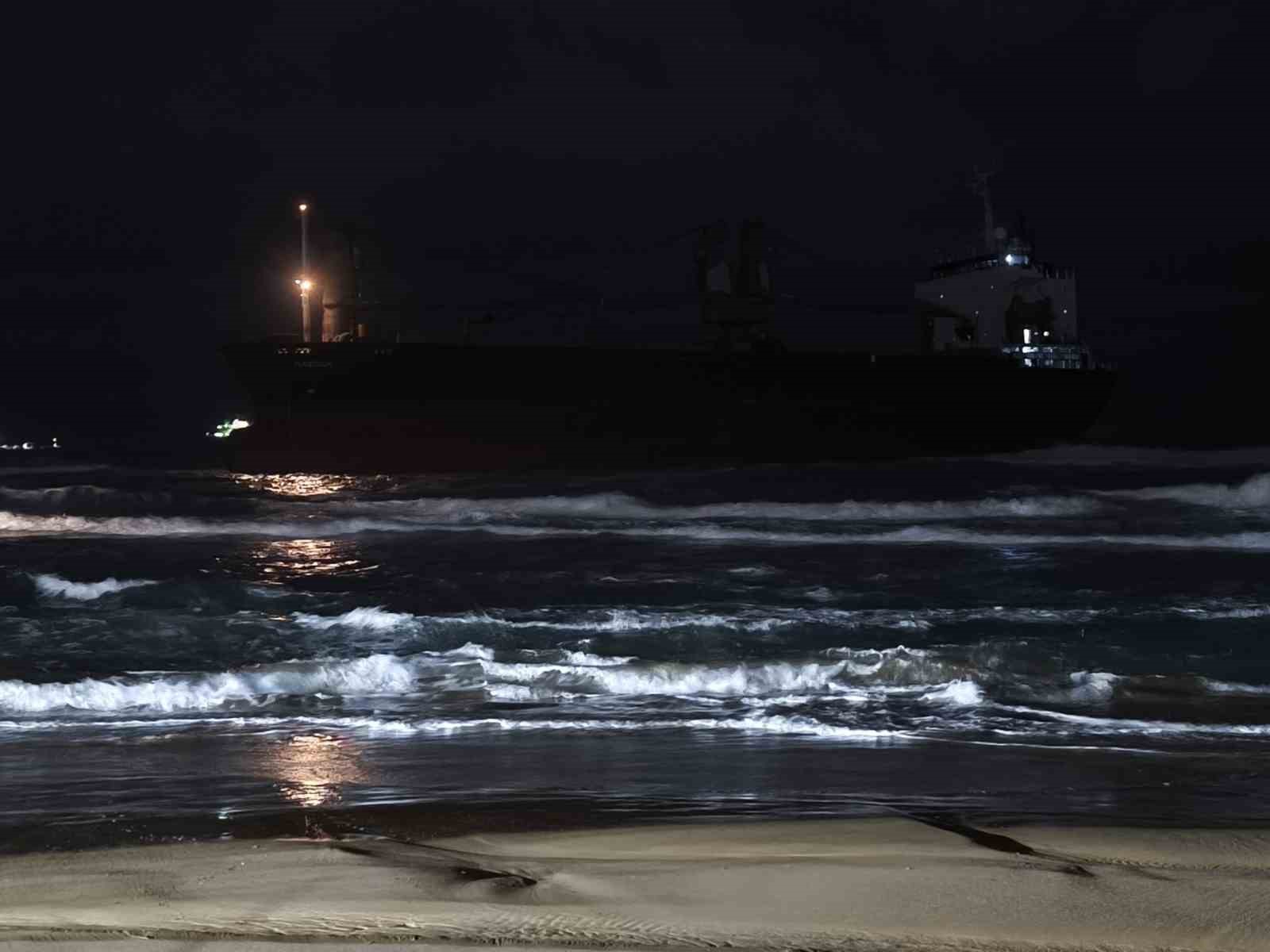 Kastamonu açıklarında 10 gün önce vurulan gemi Sarıyer açıklarında karaya oturdu
