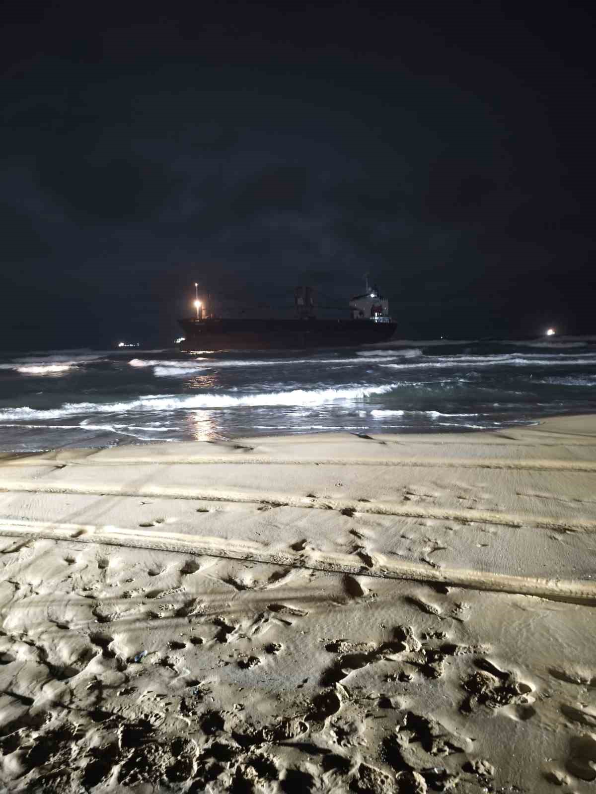 Kastamonu açıklarında 10 gün önce vurulan gemi Sarıyer açıklarında karaya oturdu
