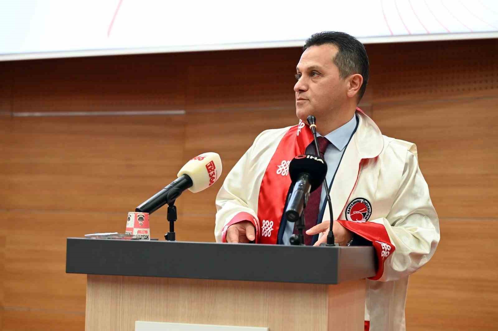 Kastamonu Üniversitesi’nde 89 akademisyen cübbe giydi
