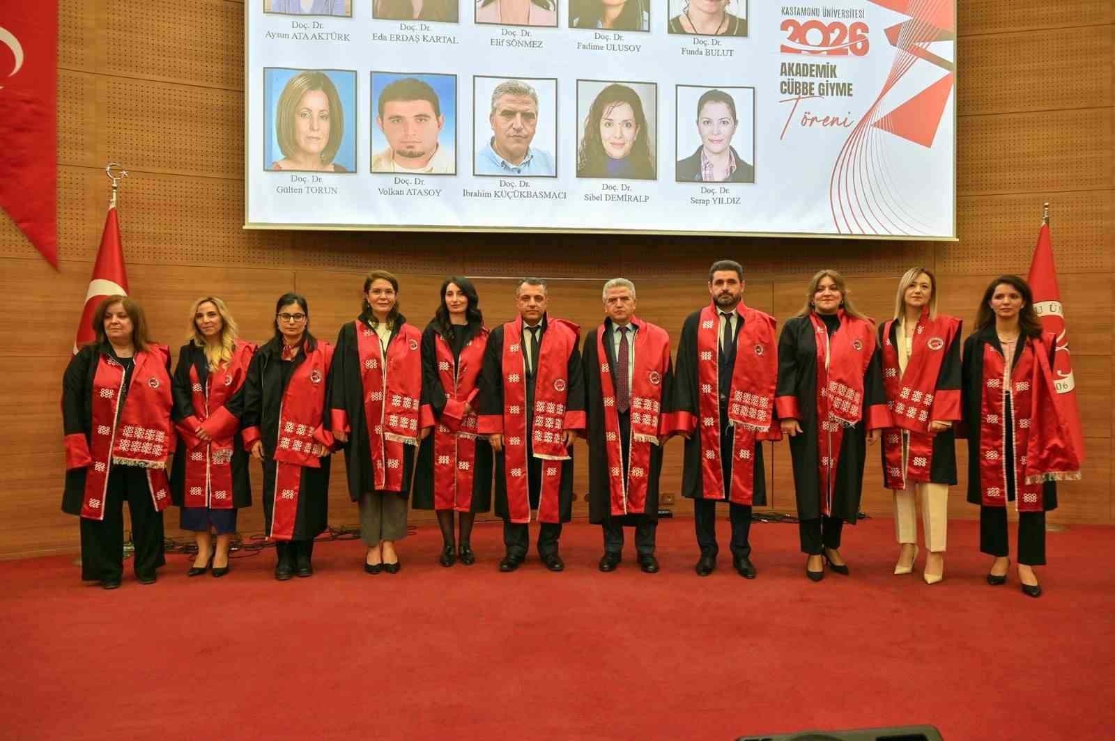 Kastamonu Üniversitesi’nde 89 akademisyen cübbe giydi
