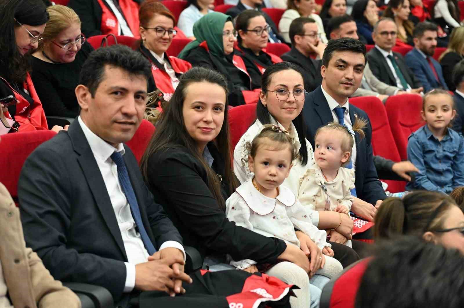 Kastamonu Üniversitesi’nde 89 akademisyen cübbe giydi
