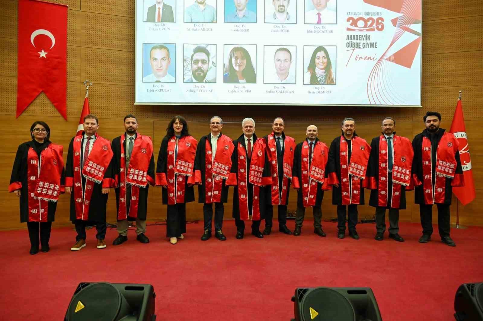 Kastamonu Üniversitesi’nde 89 akademisyen cübbe giydi
