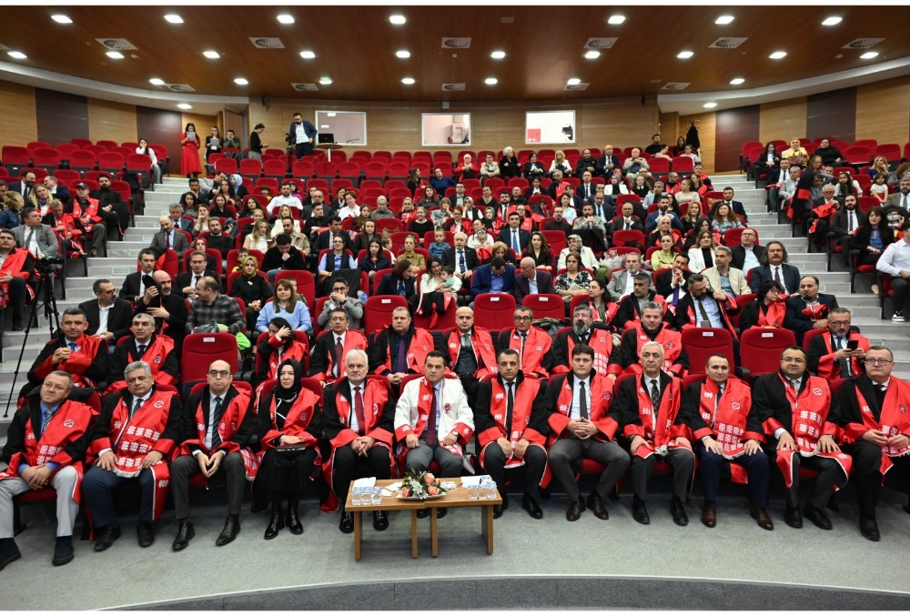 Kastamonu Üniversitesi’nde 89 akademisyen cübbe giydi
