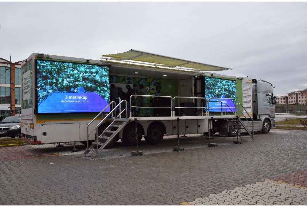 Kastamonu Üniversitesi’nde "çevre tırı" öğrencilerle buluştu
Kastamonu Üniversitesi’nde "çevre tırı" öğrencilerle buluştu